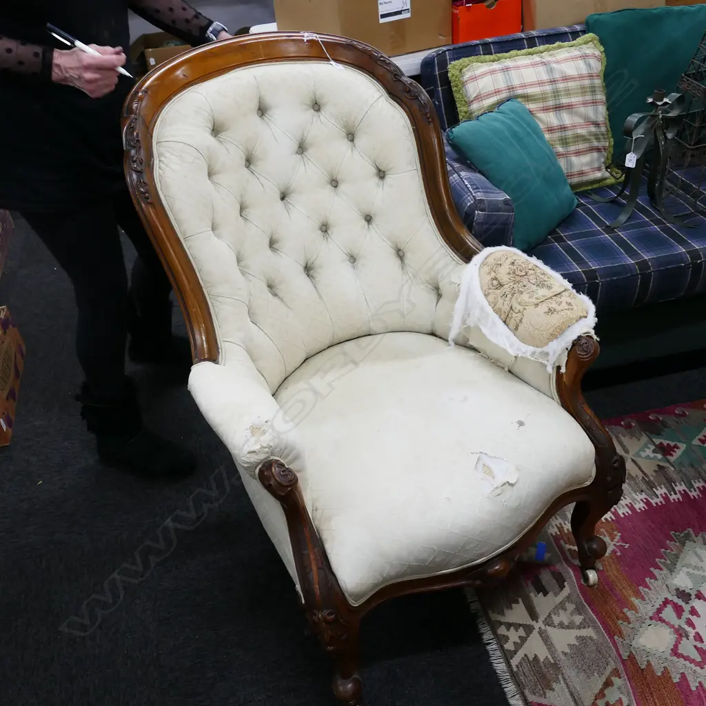 VICT GRANDFATHER CHAIR NEEDS RE UPHOLSTERING Image 1++