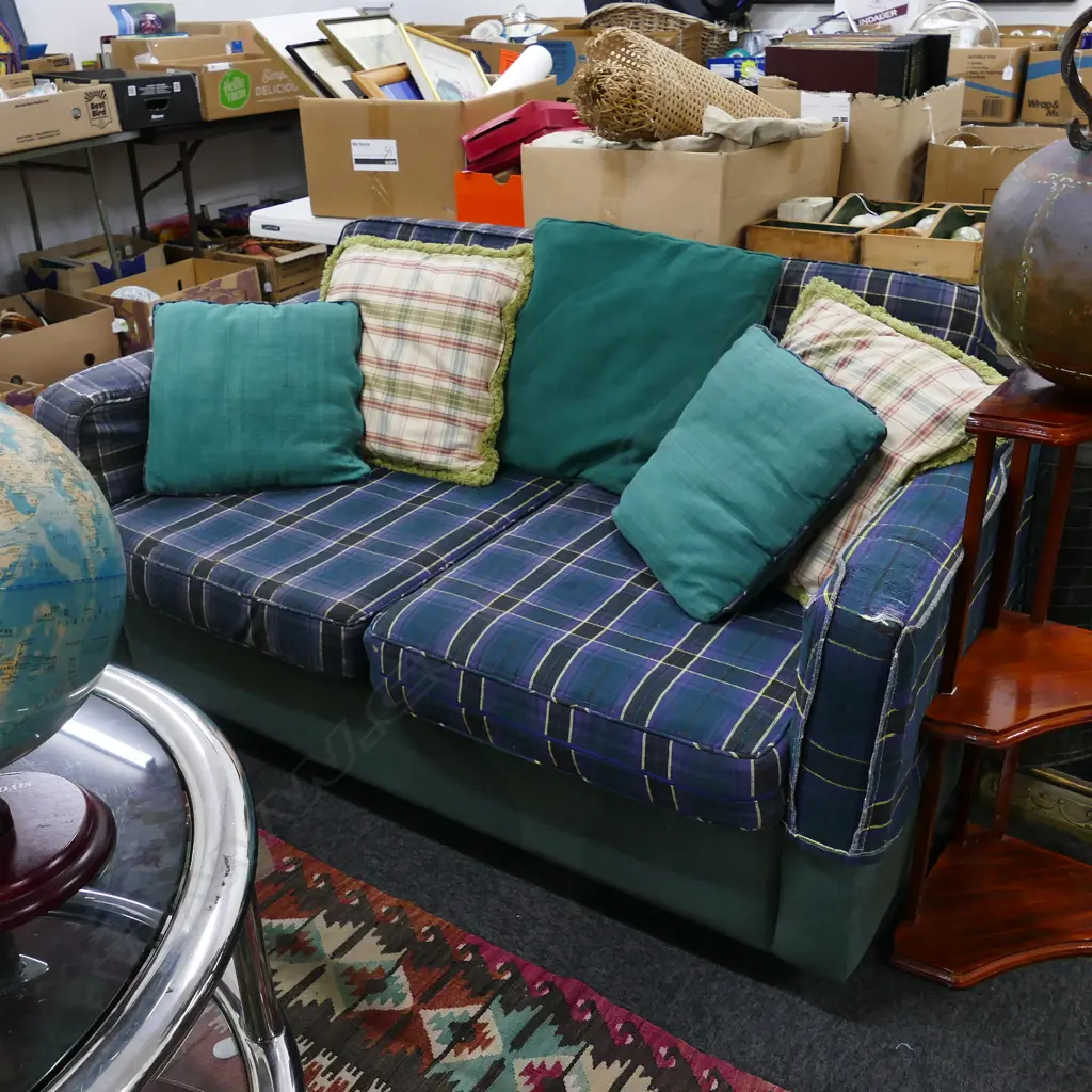 GREEN SOFA L 1400MM Image 1++