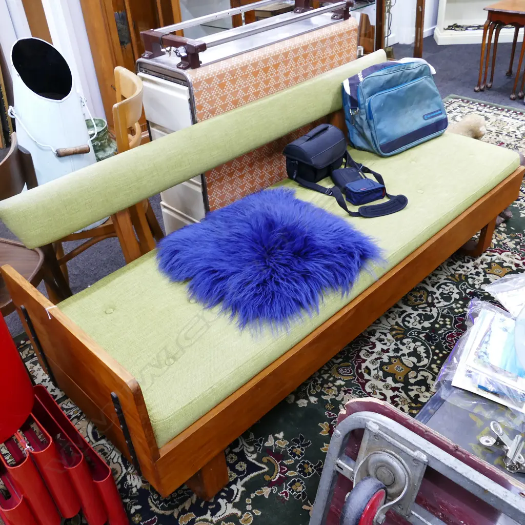 MID CENTURY DAY BED Image 1++