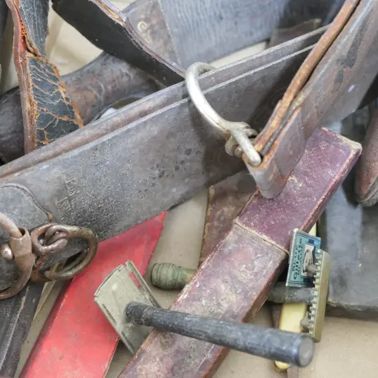 LOT ASST STROPS / RAZORS ETC