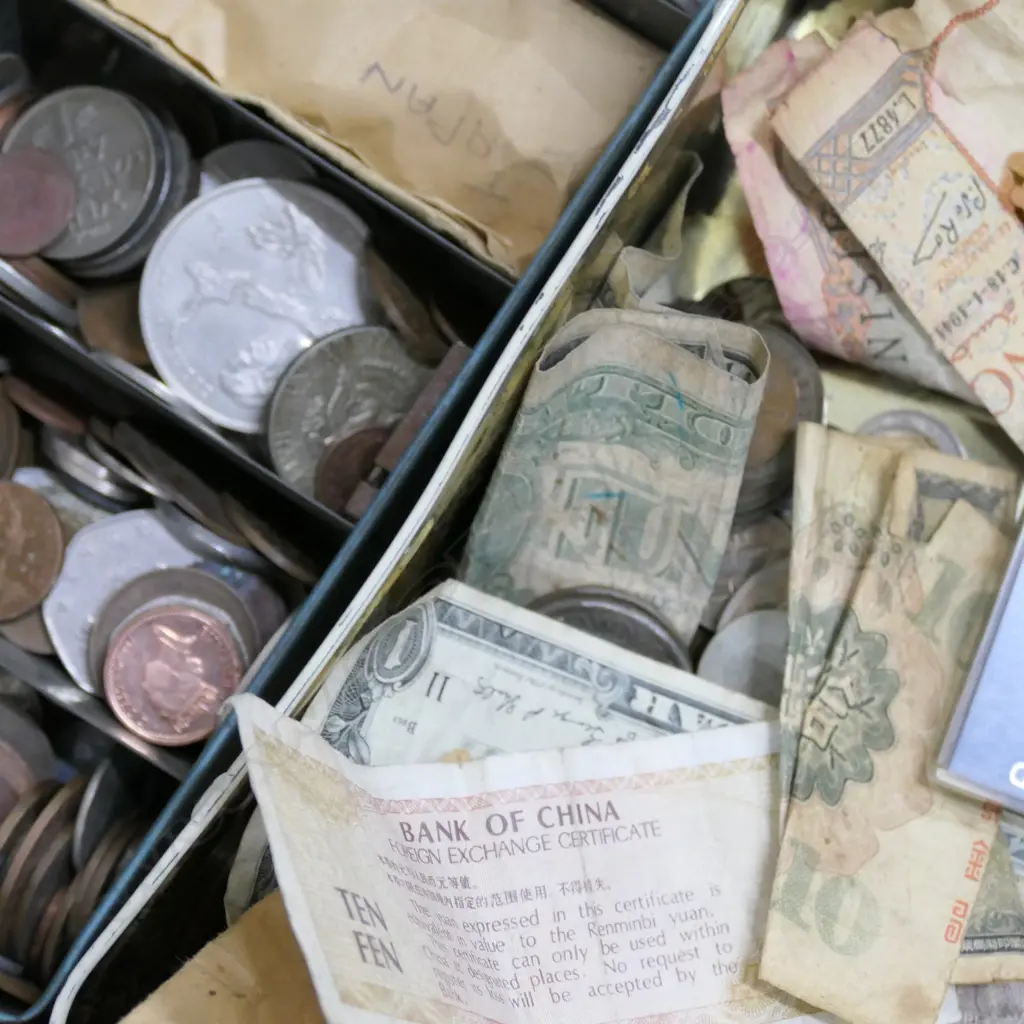 LOT ASST COINS / TINS + WORLD CURRENCY  Image 1++