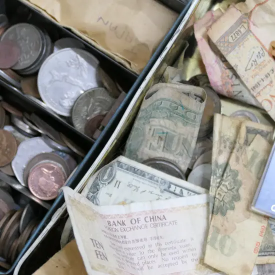 LOT ASST COINS / TINS + WORLD CURRENCY 