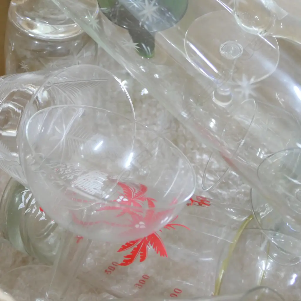 BOX LOT ASST. RETRO GLASSES, DECANTER, JUG Image 1++