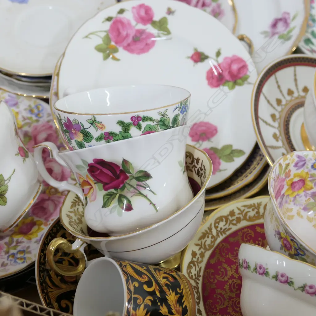 LOT ASST TRIOS ETC INCL. ROYAL ALBERT / STAFFORDSHIRE Image 1++