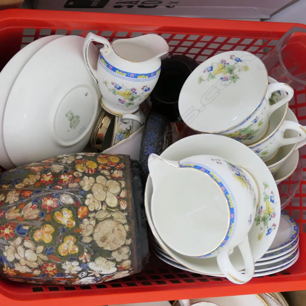 LOT R/DOULTON PART TEA SET/CRYSTAL/CHINA ETC Image 1++