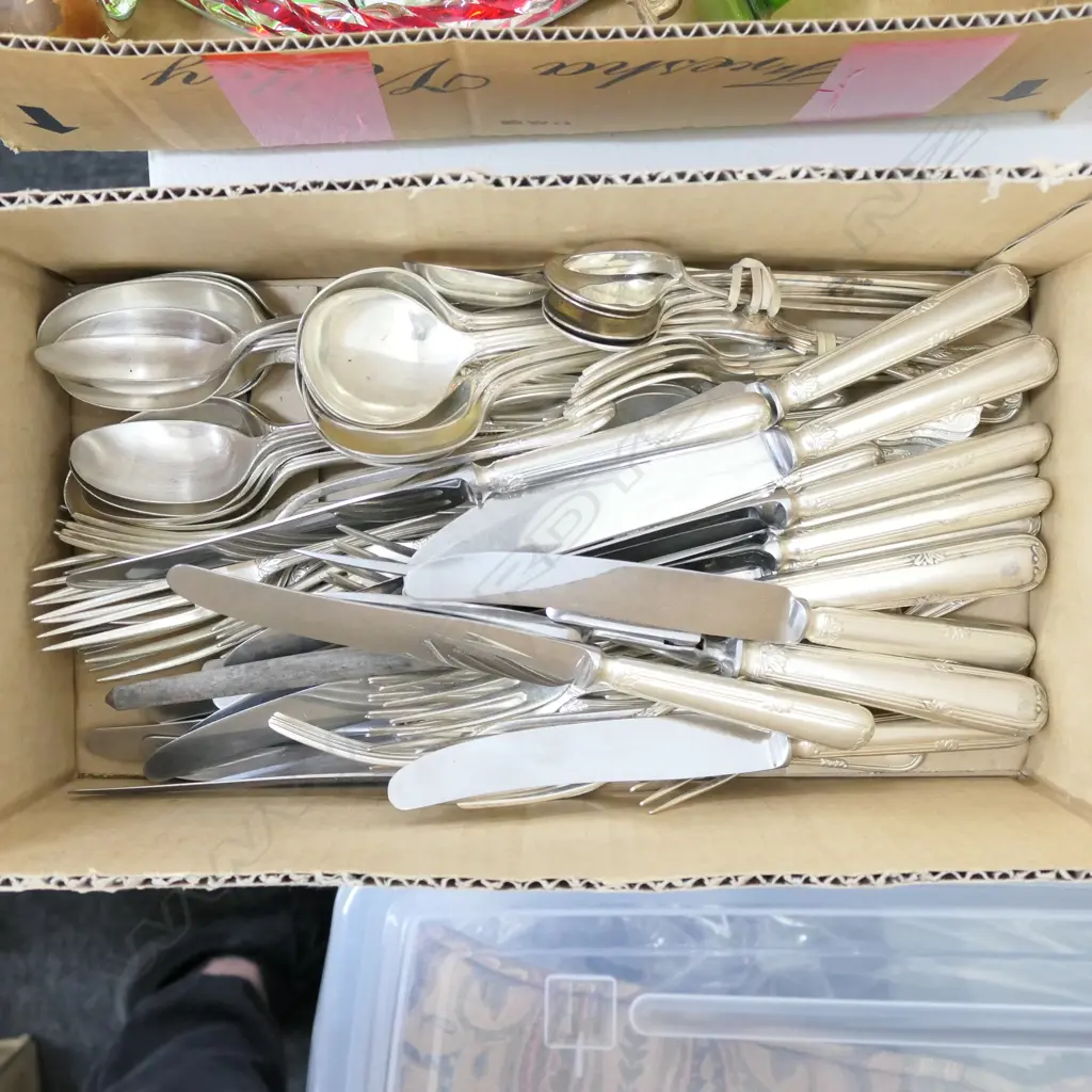 LARGE SET WALER + HALL CUTLERY Image 1++