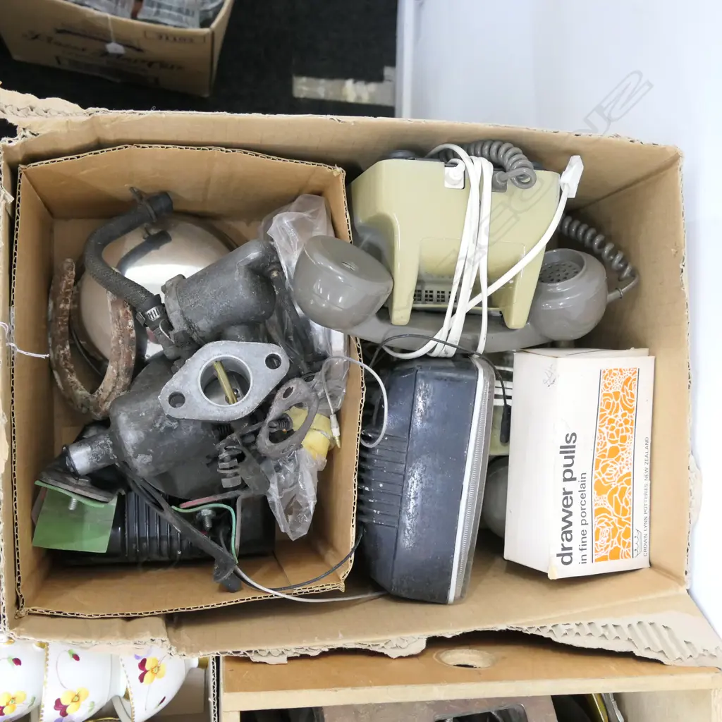 LOT PLASTIC DIAL PHONES/DRAWER PULLS/ETC Image 1++