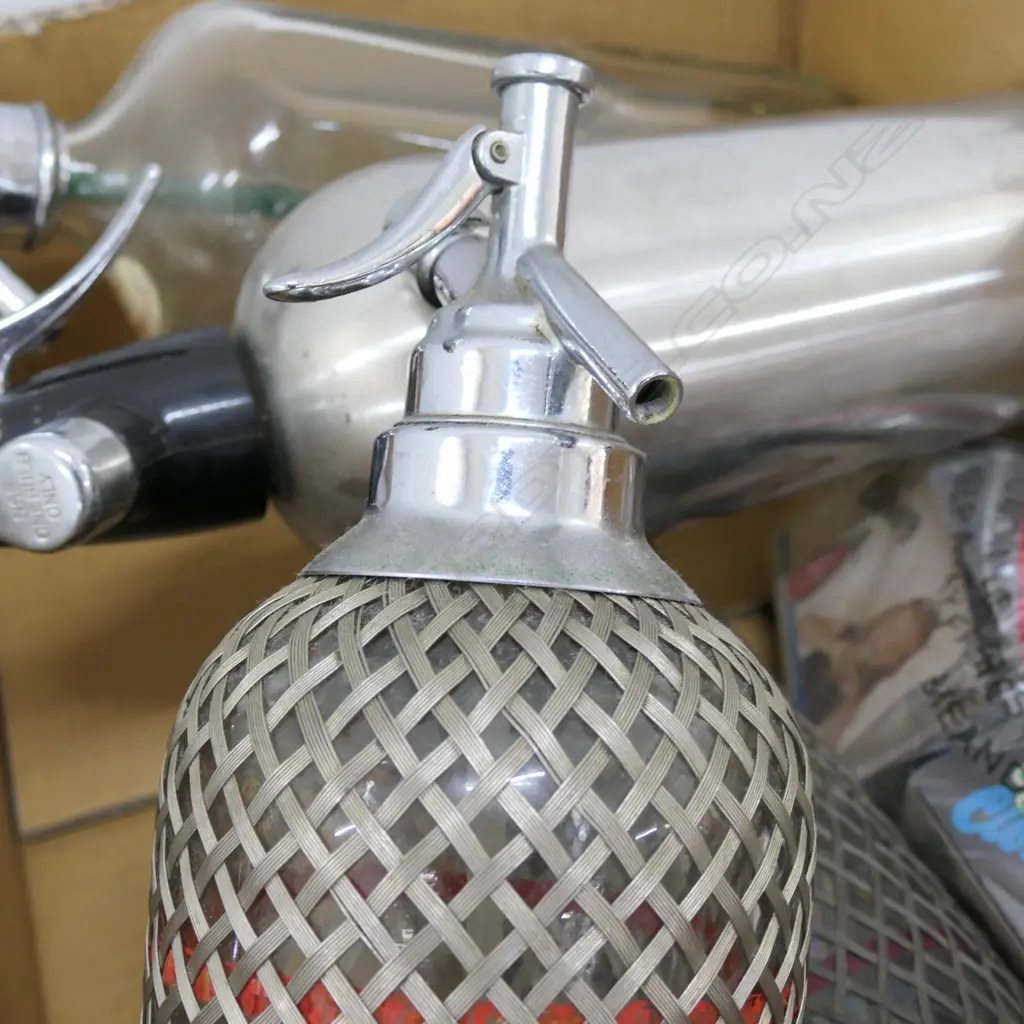 LOT ASST SODA SYPHONS ETC Image 1++