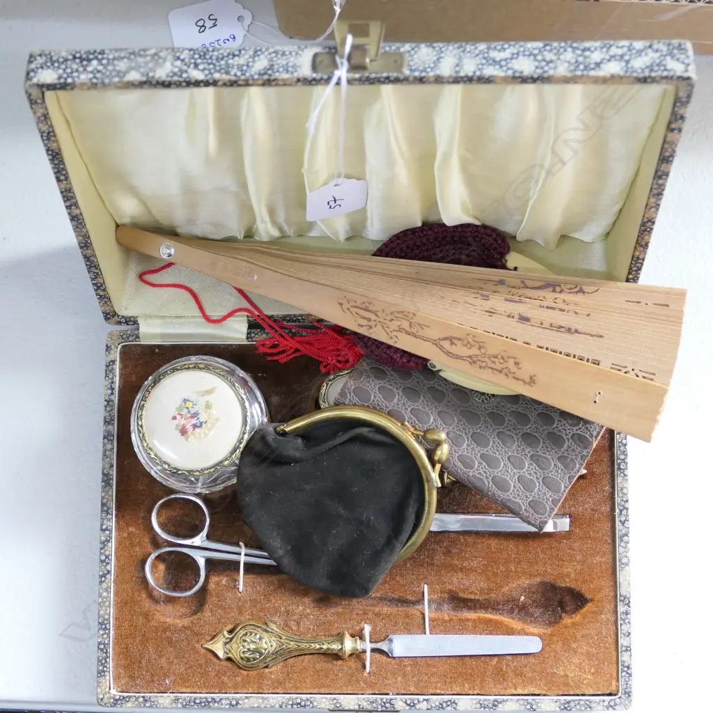 MANICURE SET, FAN AND COIN PURSES Image 1++