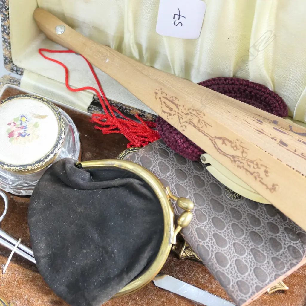 MANICURE SET, FAN AND COIN PURSES Image 1++