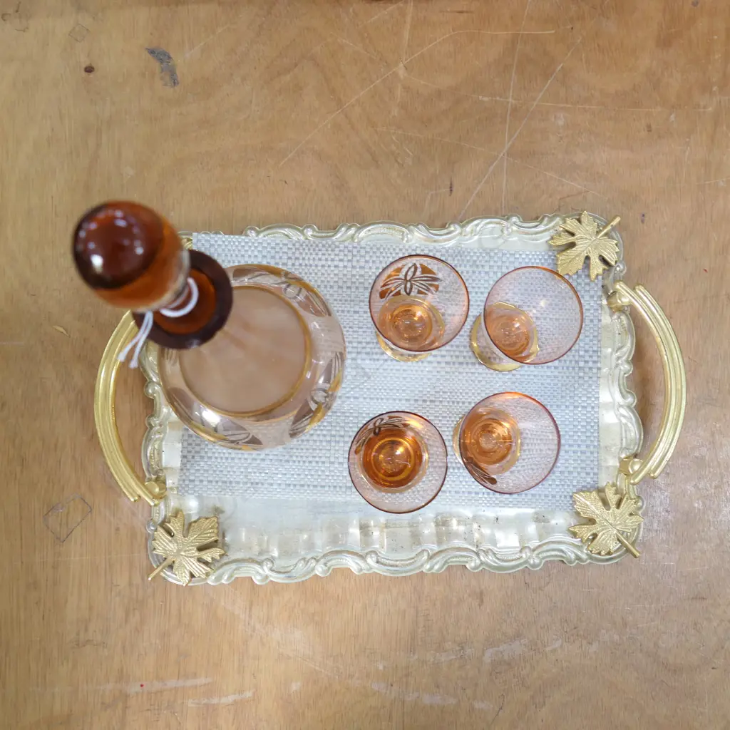 DRINKS TRAY/DECANTER + 4 GLASSES Image 1++