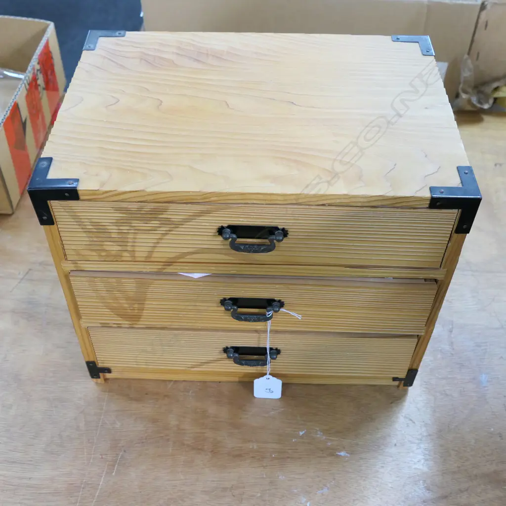 SMALL PINE SEWING CHEST AND CONTENTS H 240 MM Image 1++
