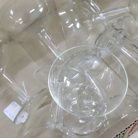 11 HOLLOW STEMMED GLASS CHAMPAGNE FLUTES