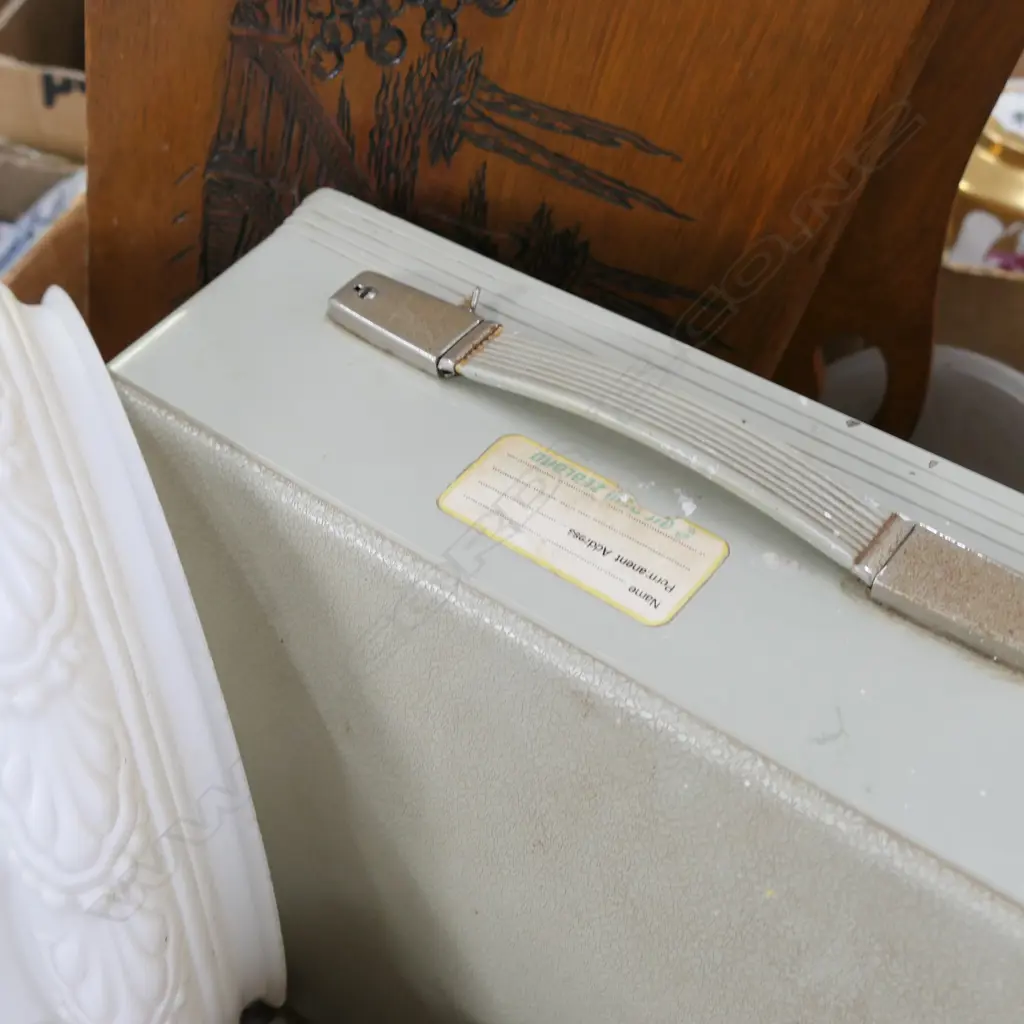 LOT ASSRTD INCL TYPEWRITER, LIGHTSHADES ETC Image 1++