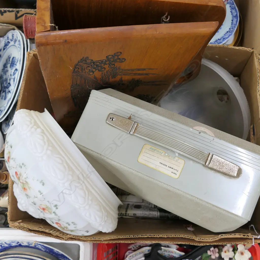 LOT ASSRTD INCL TYPEWRITER, LIGHTSHADES ETC Image 1++