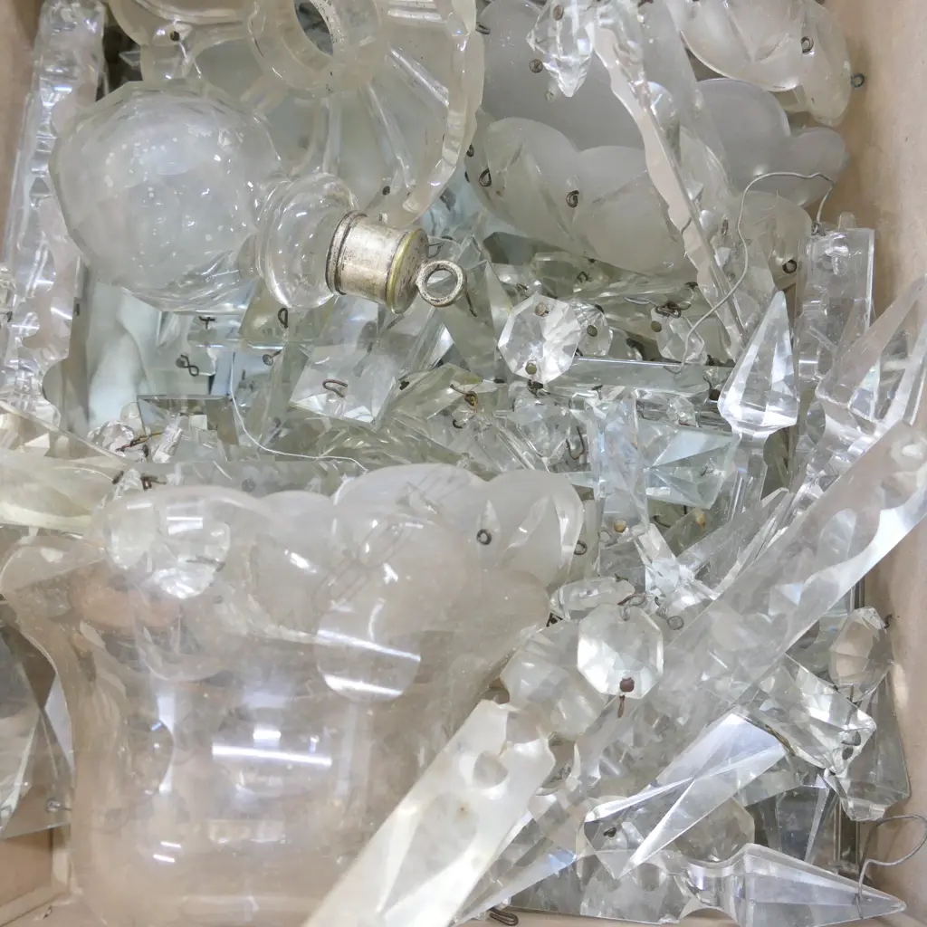 LOT ASST CRYSTAL SHADES AND DROPS Image 1++