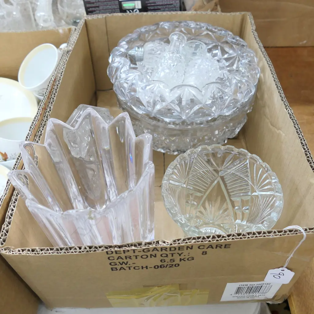 LOT ASST INCL. CRYSTAL ORREFORS VASE ETC Image 1++