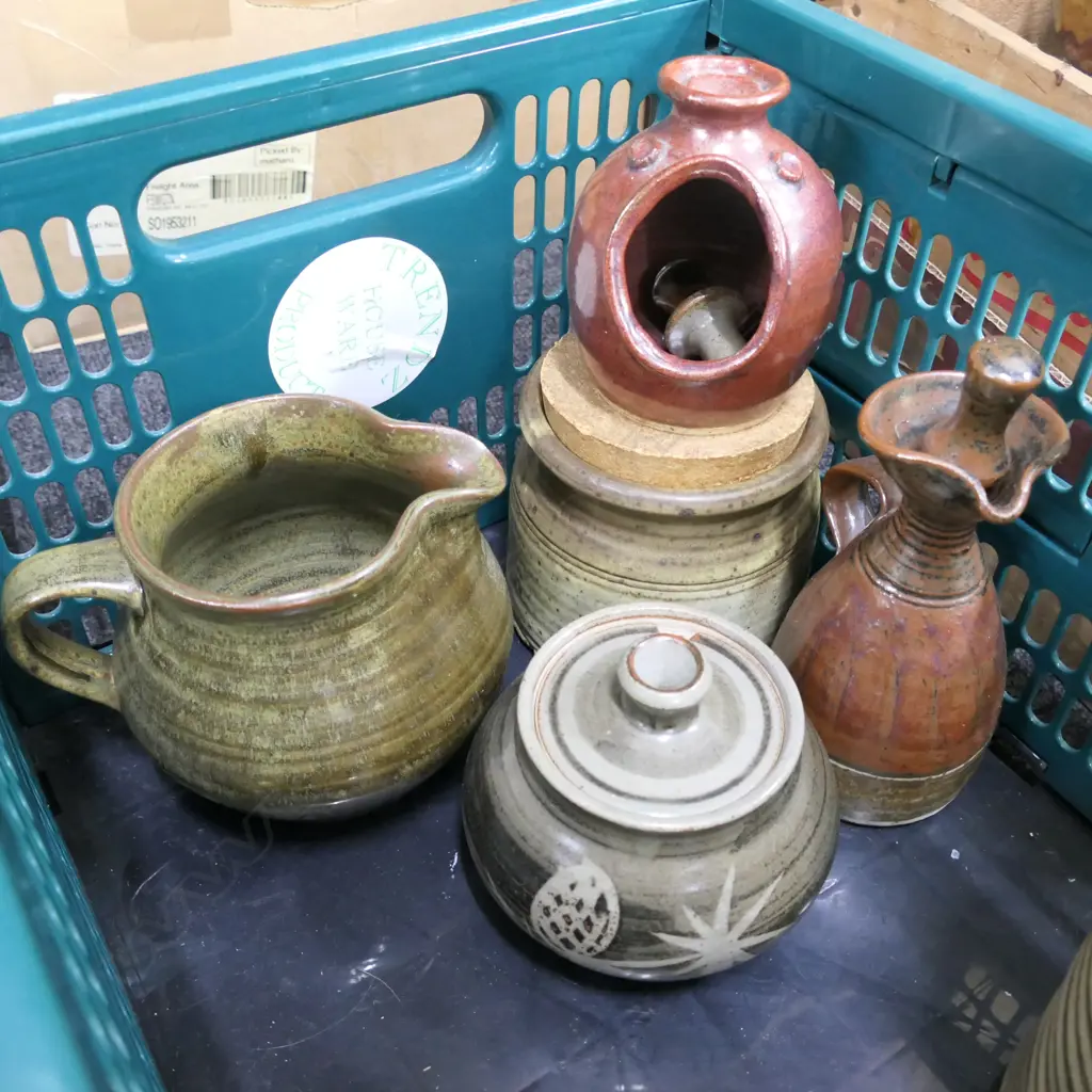 LOT ASST N.Z POTTERY Image 1++