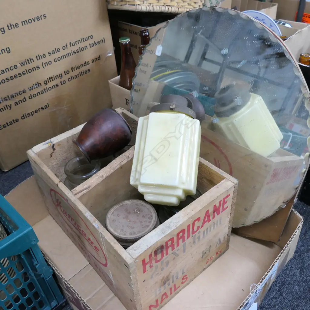 LOT ASST. INCL. DECO LIGHT FITTING / MIRRORS ETC Image 1++