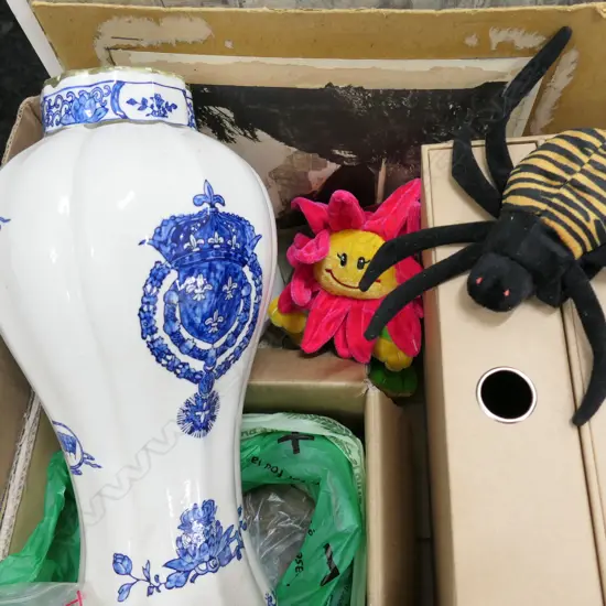 LOT ASST COINS/B+WHITE VASE /PRINTS/HERALD FACSIMILE ETC