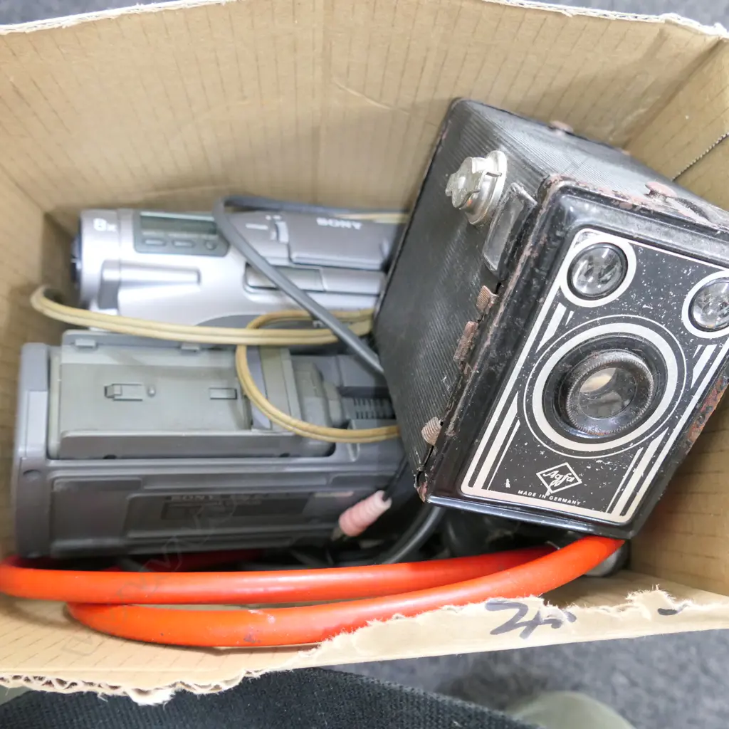 LOT CAM CORDER/BOX BROWNIE ETC Image 1++
