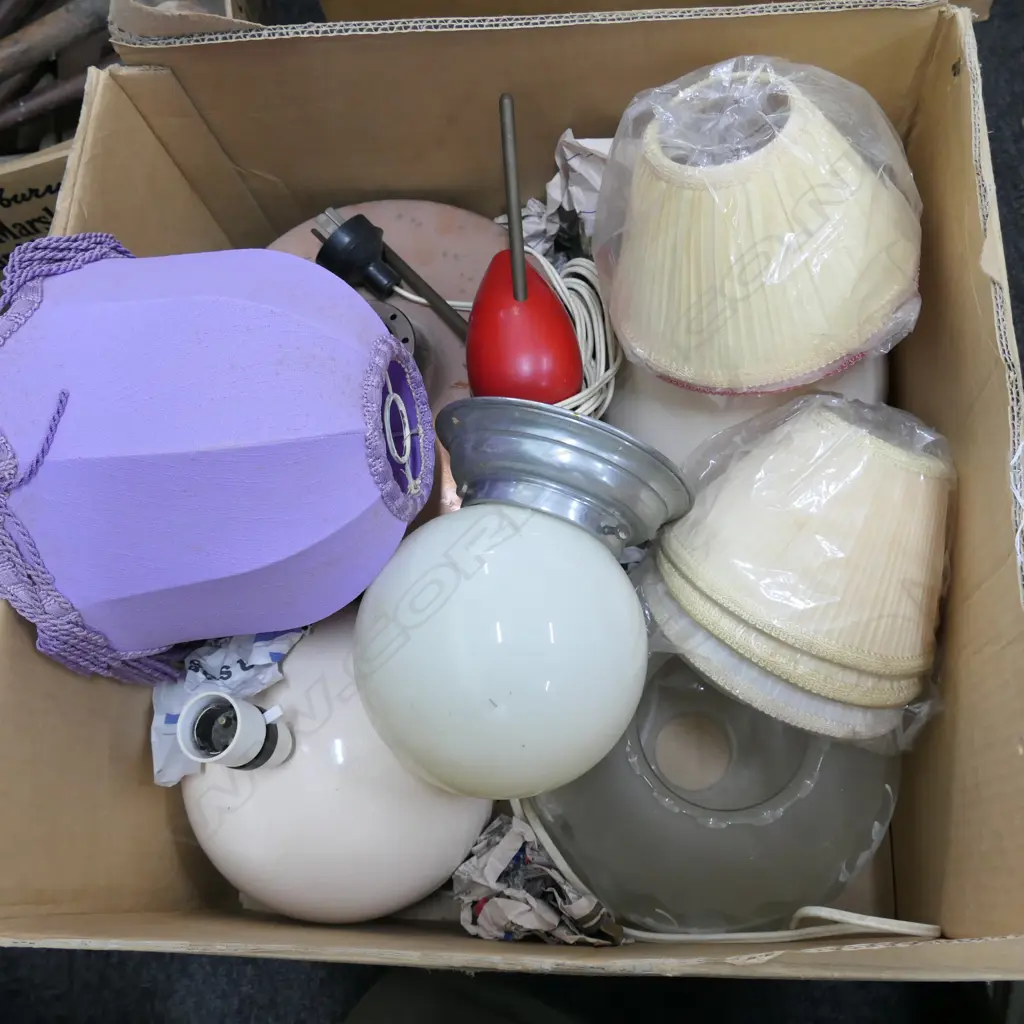 ASST LIGHT FITTINGS/DECO/RETRO ETC Image 1++