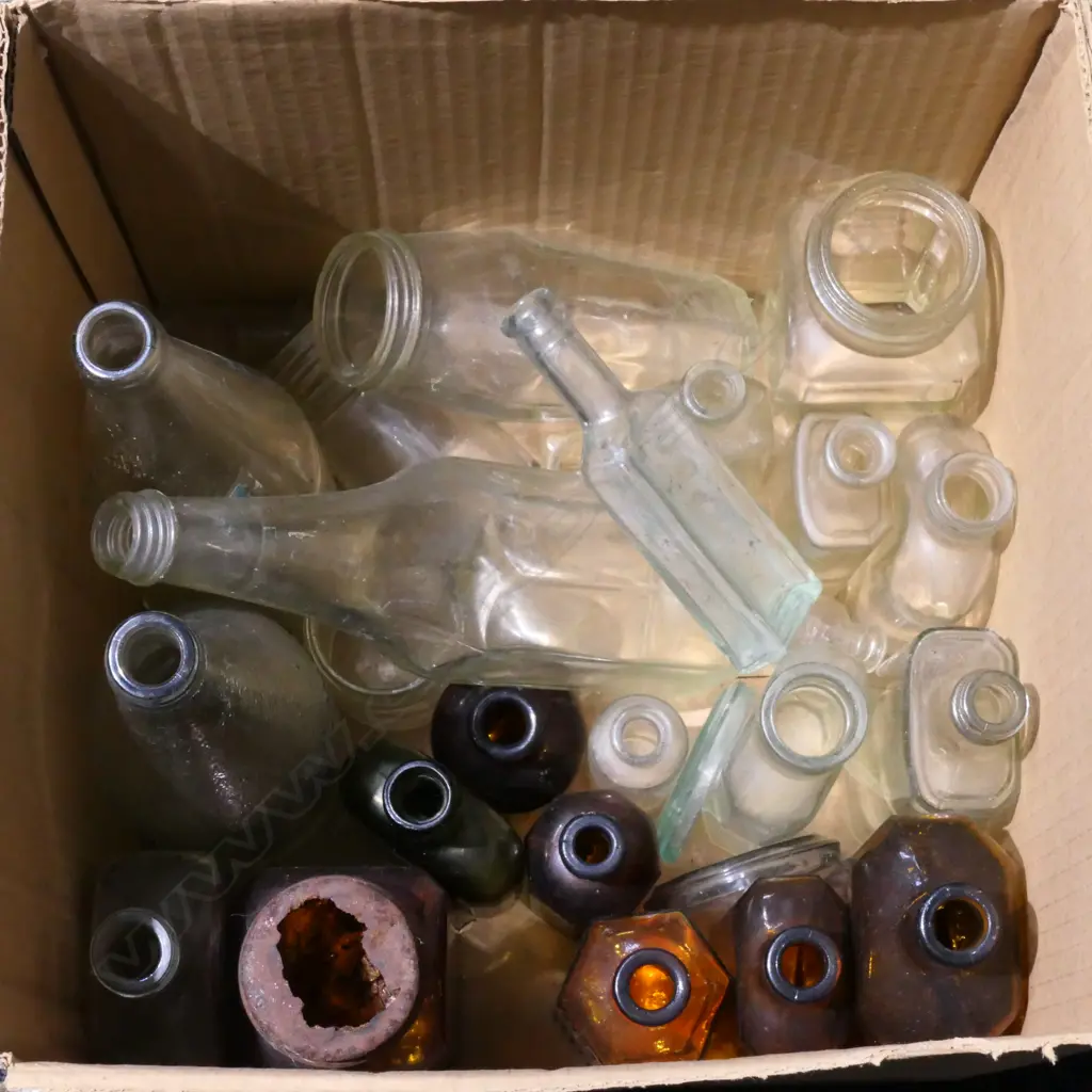 LOT ASST VINTAGE BOTTLES Image 1++