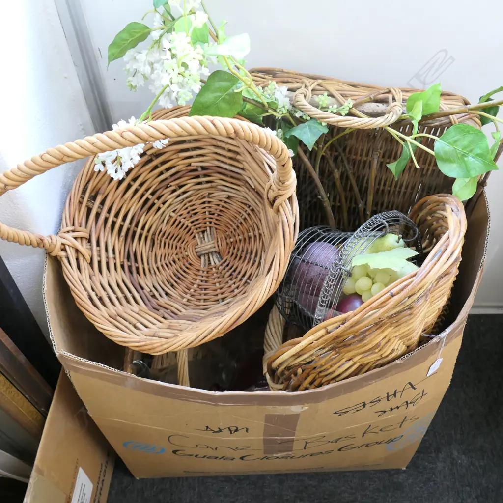 LOT ASSRTD BASKETS, VASES ETC Image 1++