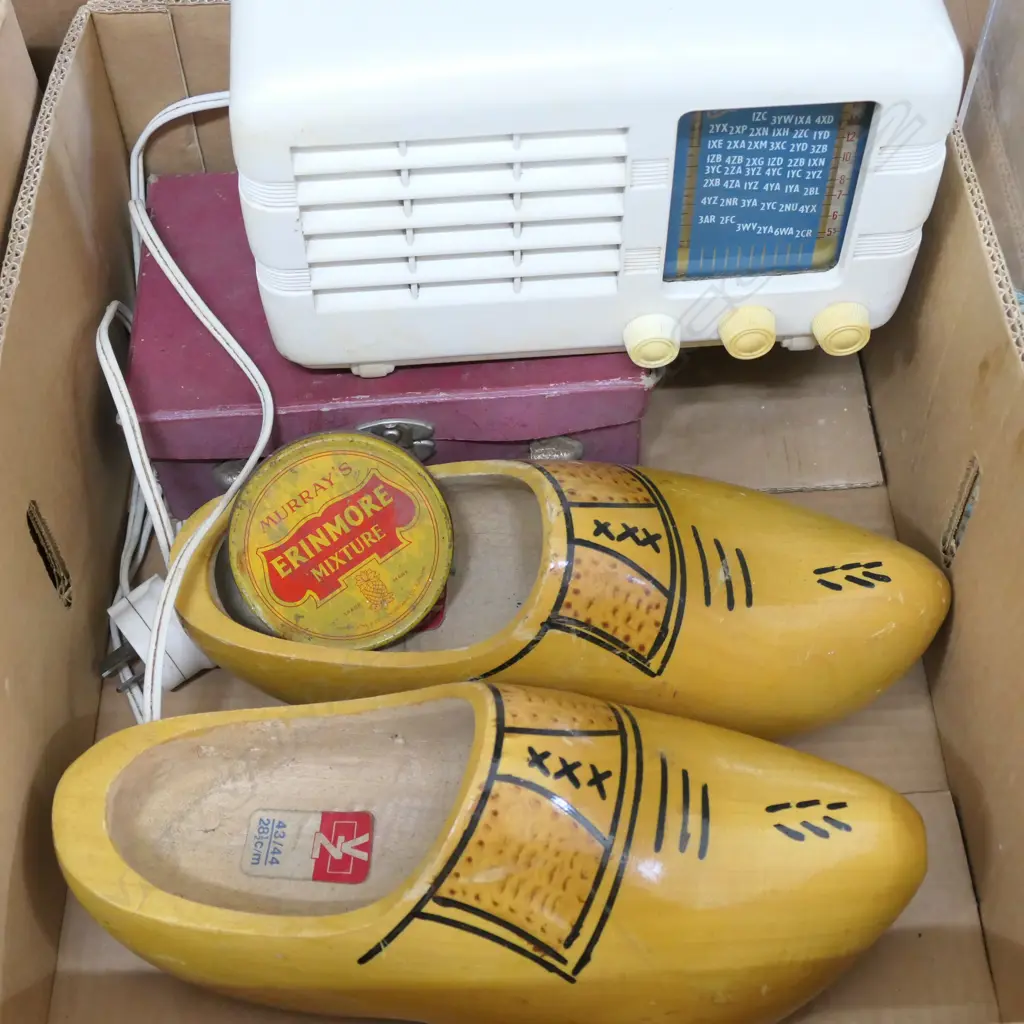 LOT /CLOGS/TINS /VALVES/ BELL RADIO ETC Image 1++