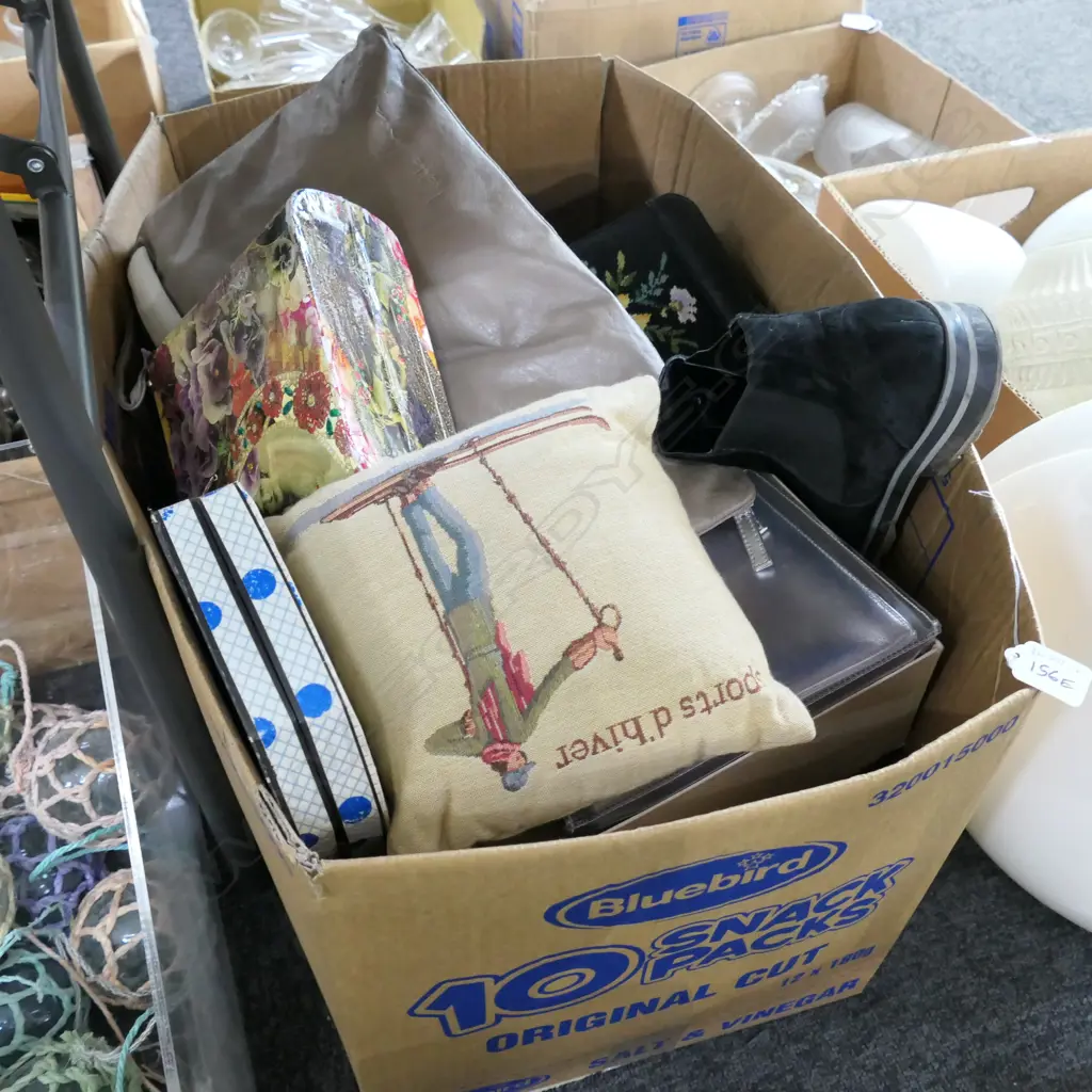 LOT SHOES AND BAGS Image 1++