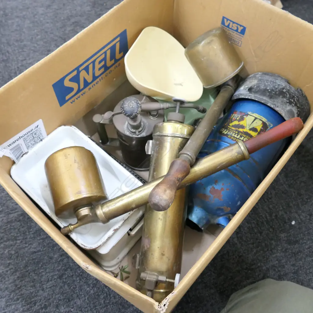 BOX LOT SCALES, THERMETTE, BRASS PUMPS Image 1++