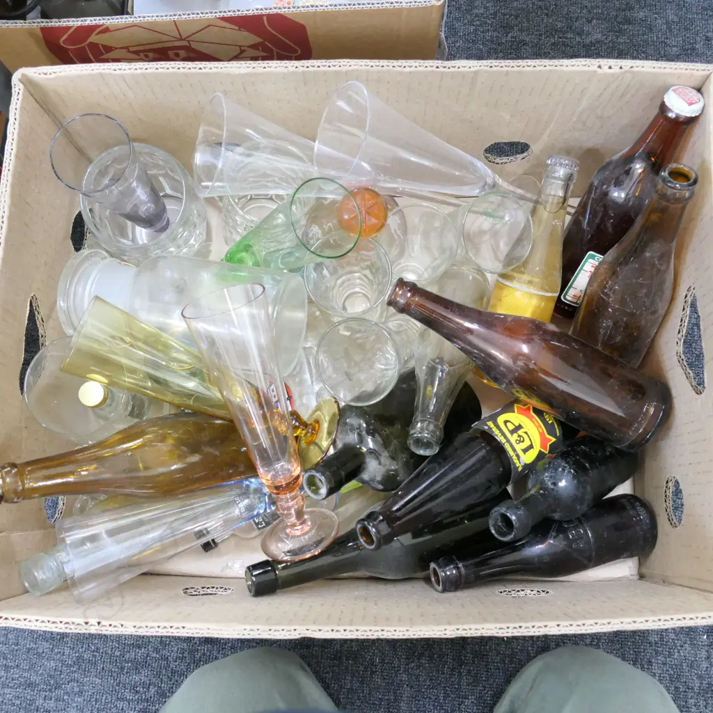 LOT ASST GLASSES/VINTAGE SODA BOTTLES ETC Image 1++