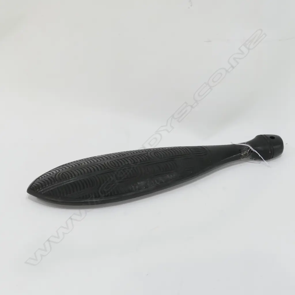 CARVED WOODEN MAORI PATU 420MM L Image 1++