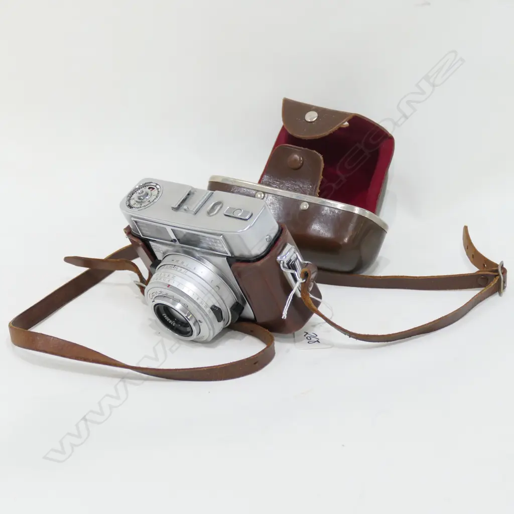 Vintage Zeiss Ikon Contessa camera in leather case Image 1++
