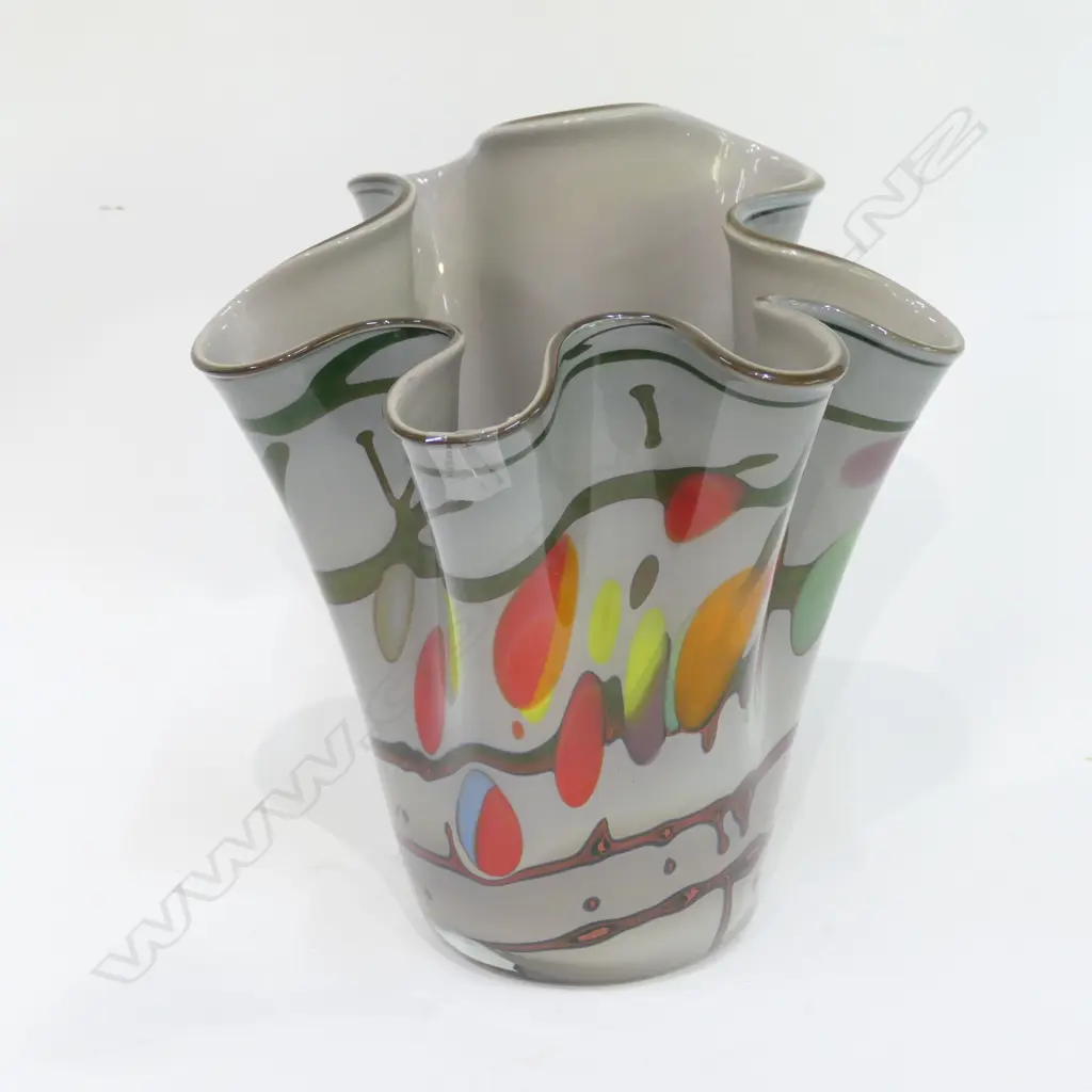 TALL VINTAGE FRILLED GLASS VASE VARIOUS COLOURS H.30mm Image 1++