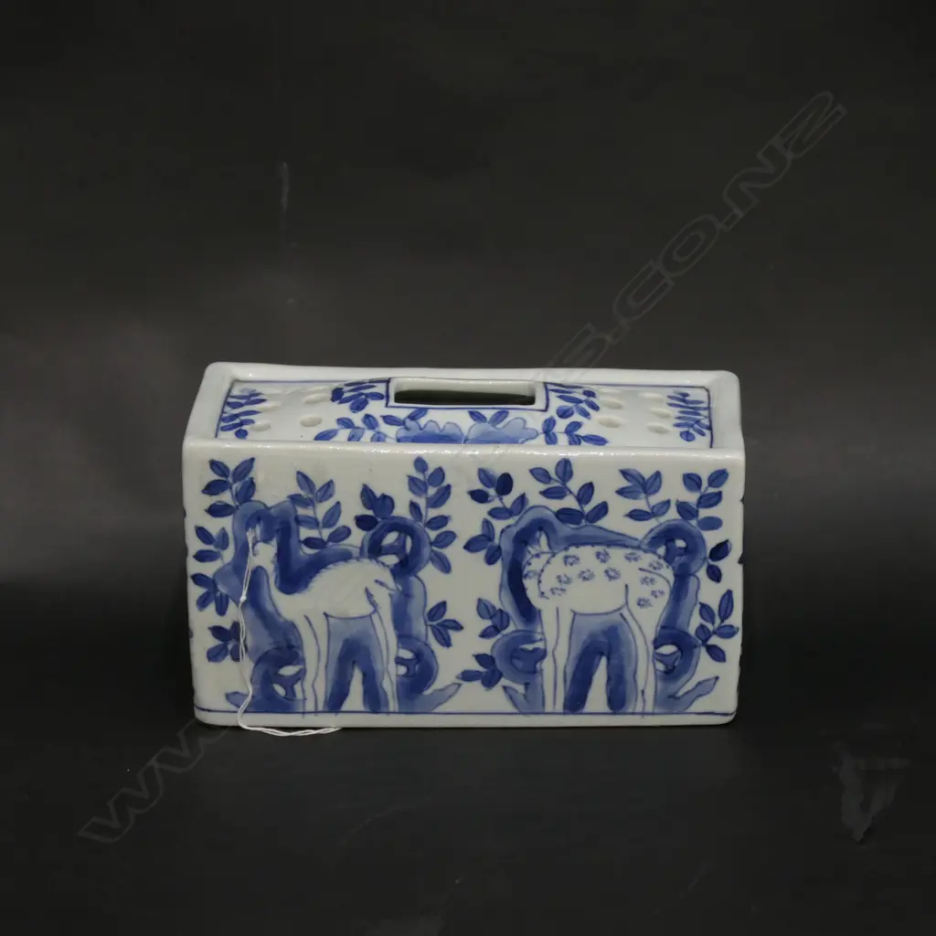 CHINESE BLUE AND WHITE PILLOW Image 1++