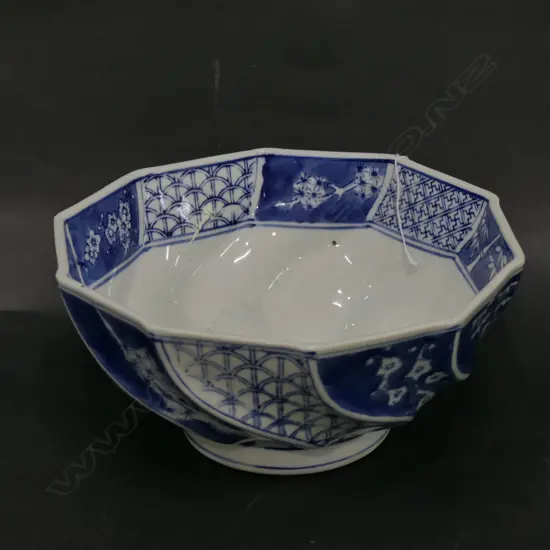 CHINESE BLUE AND WHITE BOWL