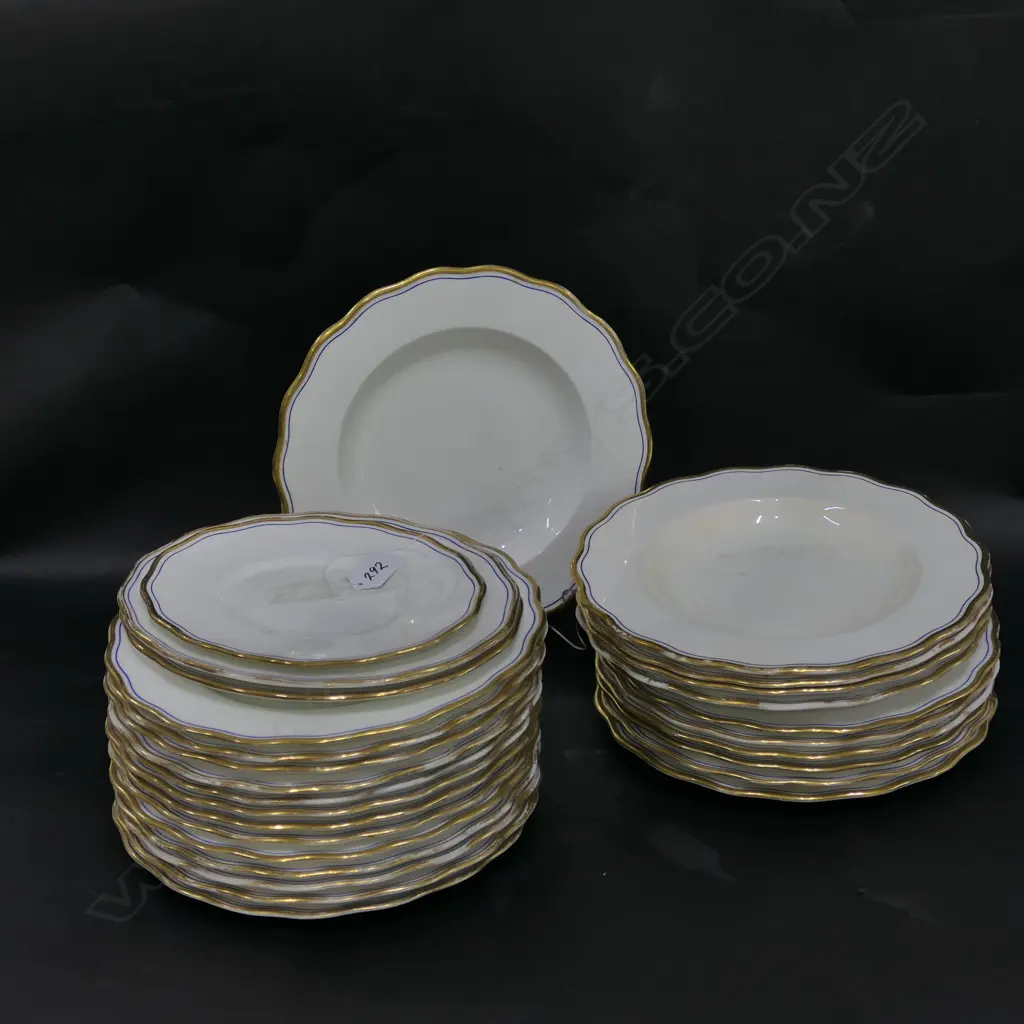 24 19TH CENT. PLATES AND THREE OVAL SIDE PLATES 260MM DIA Image 1++