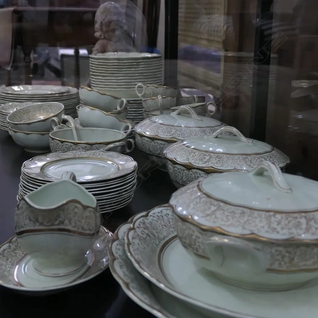 LARGE GRINDLEY ALMOND PETAL DINNER SERVICE Image 1++
