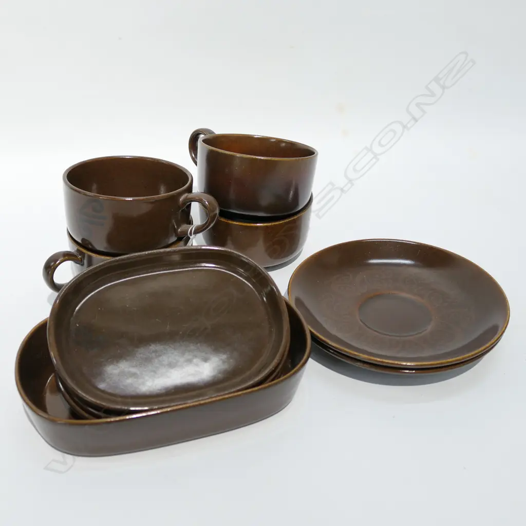 AIR NEW ZEALAND 4 CUPS, 2 SAUCERS, 4 DISHES - CROWN LYNN Image 1++