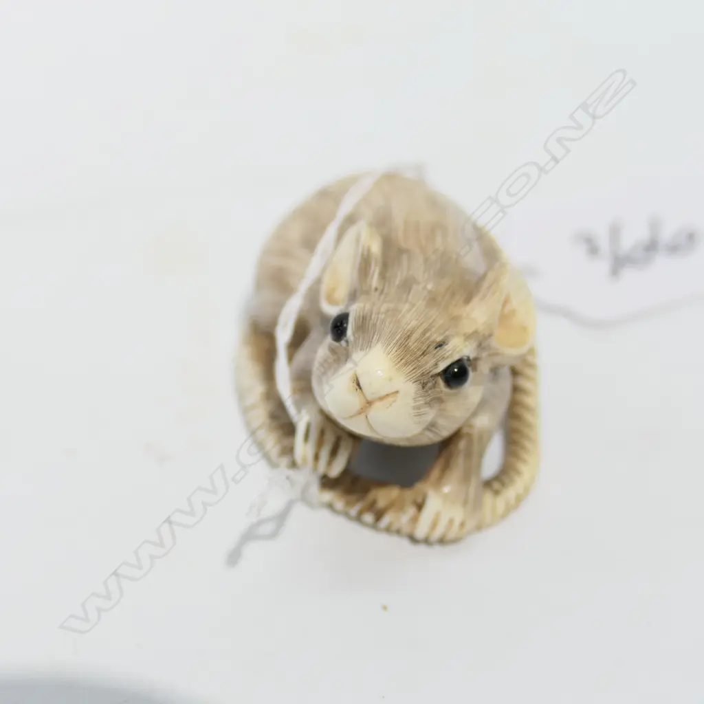 IVORY NETSUKE RAT FINE DETAIL. SIGNED Image 1++