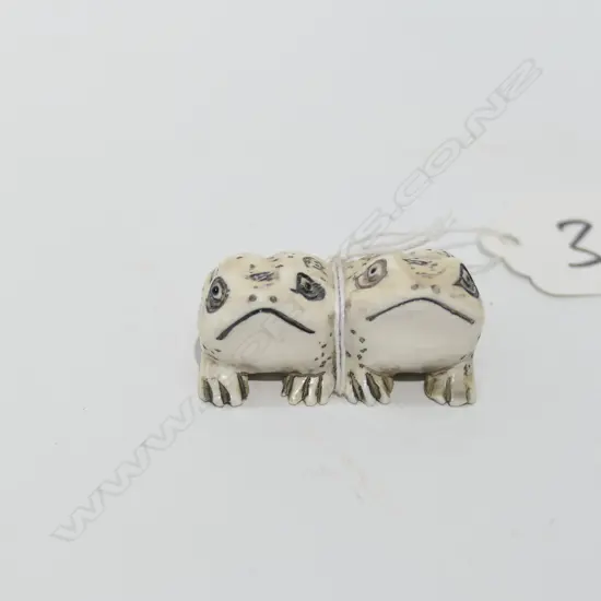 IVORY NETSUKE 2 TOADS. SIGNED