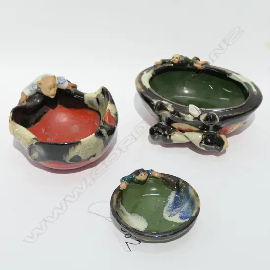 3 SUMIDA GAWA DISHES - LARGEST W. 120MM