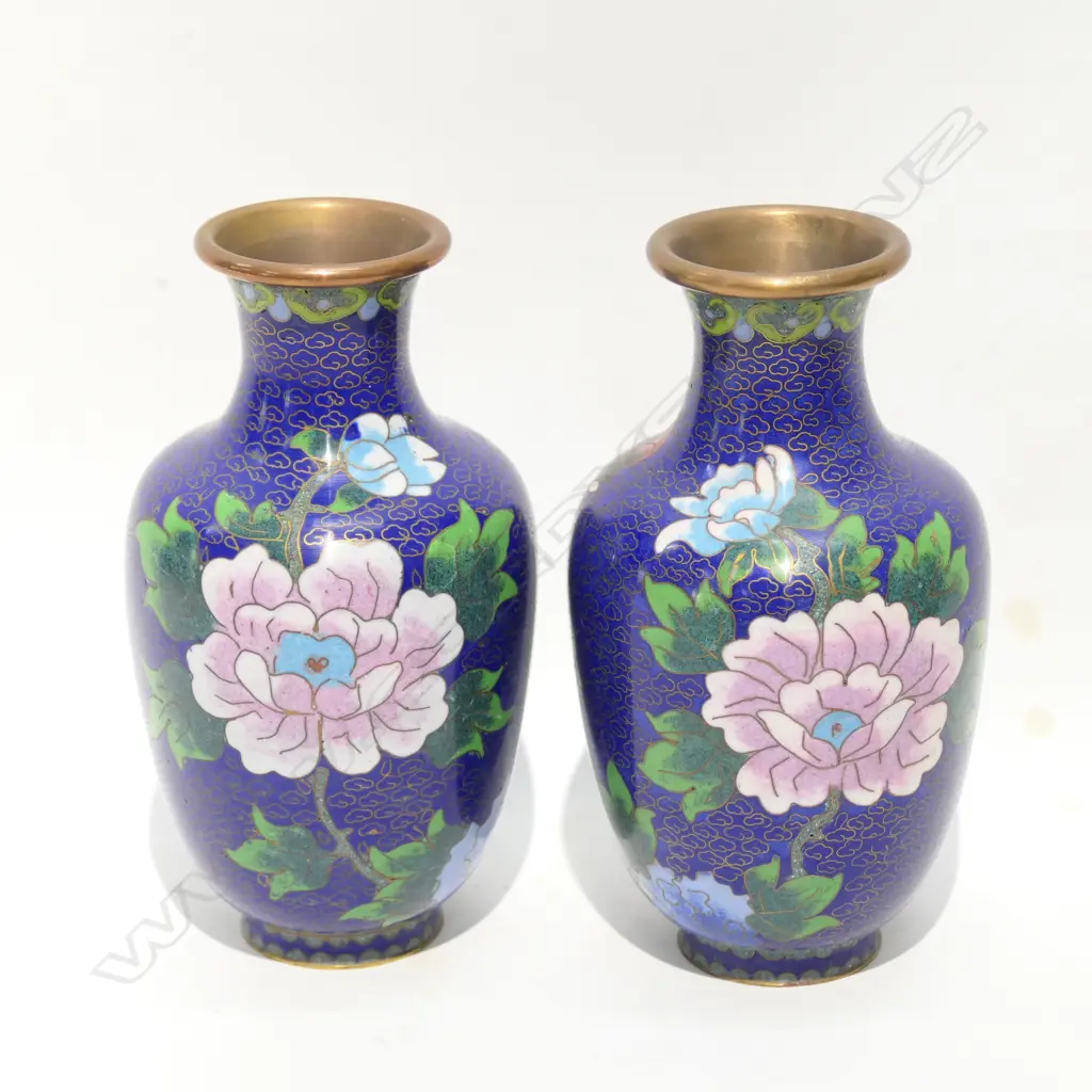 PR CLOISONNE VASES ON STANDS H. 170MM Image 1++