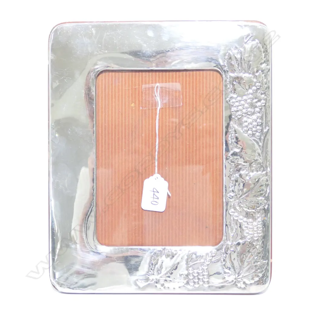 STG SILVER PHOTO FRAME GRAPE AND VINE DECORATION Image 1++