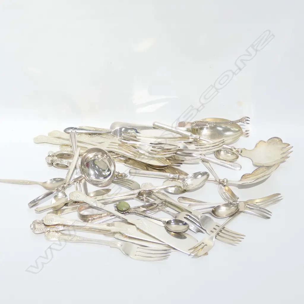 LOT ASST CUTLERY TONGS ETC Image 1++