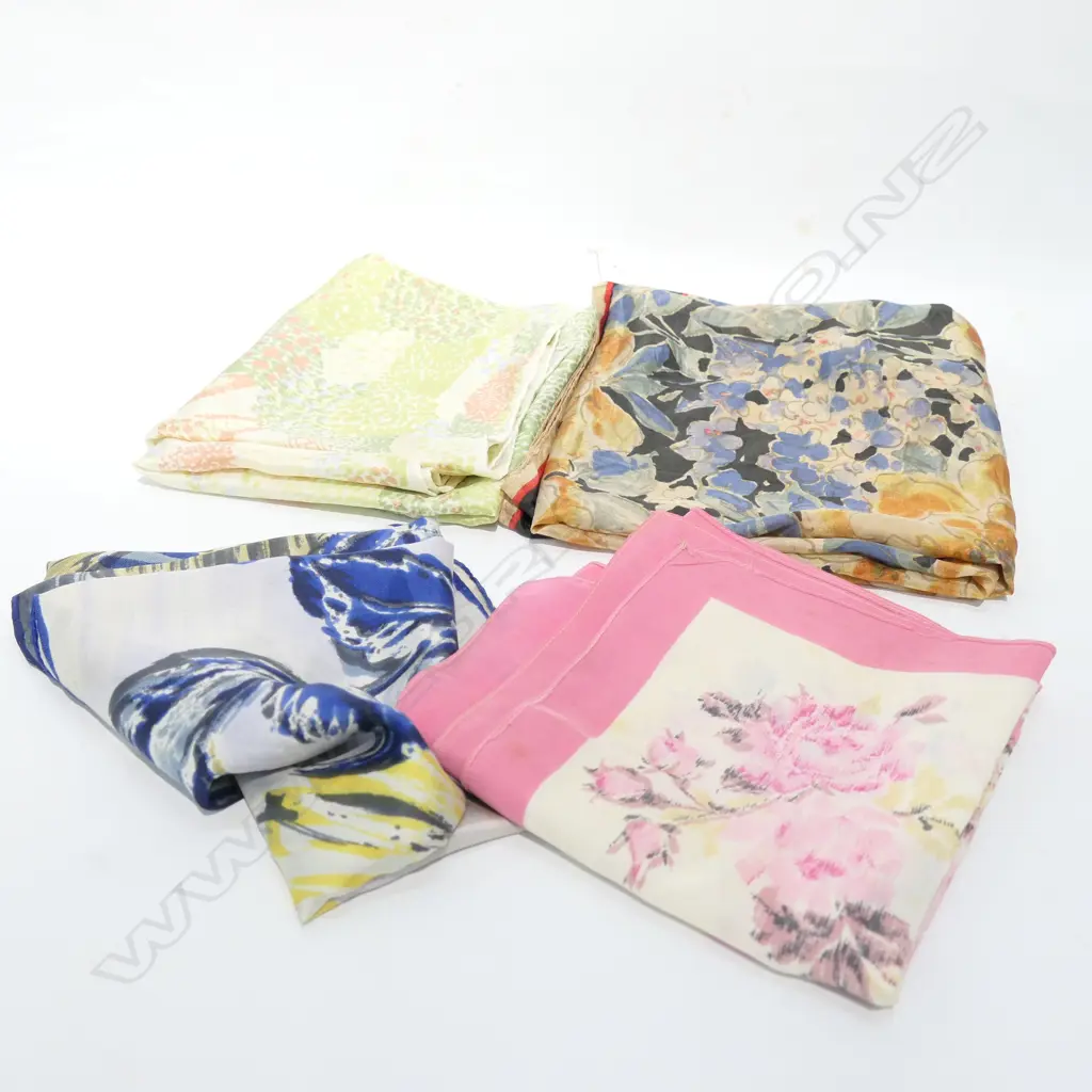 4 VINTAGE SILK SCARVES FLORAL SQUARE FORM Image 1++