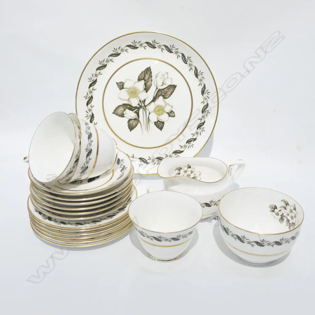 18 PCE ROYAL WORCHESTER 'BERNINA' Image 1++