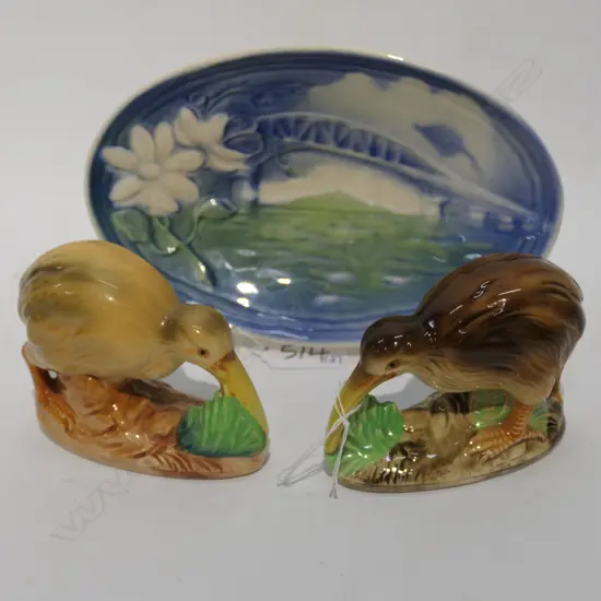 TITIAN HARBOUR BRIDGE DISH W. 170MM AND TWO TITIAN(?) KIWIS