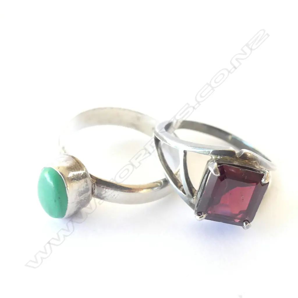2 VINTAGE TURQUOISE AND GARNET RINGS Image 1++